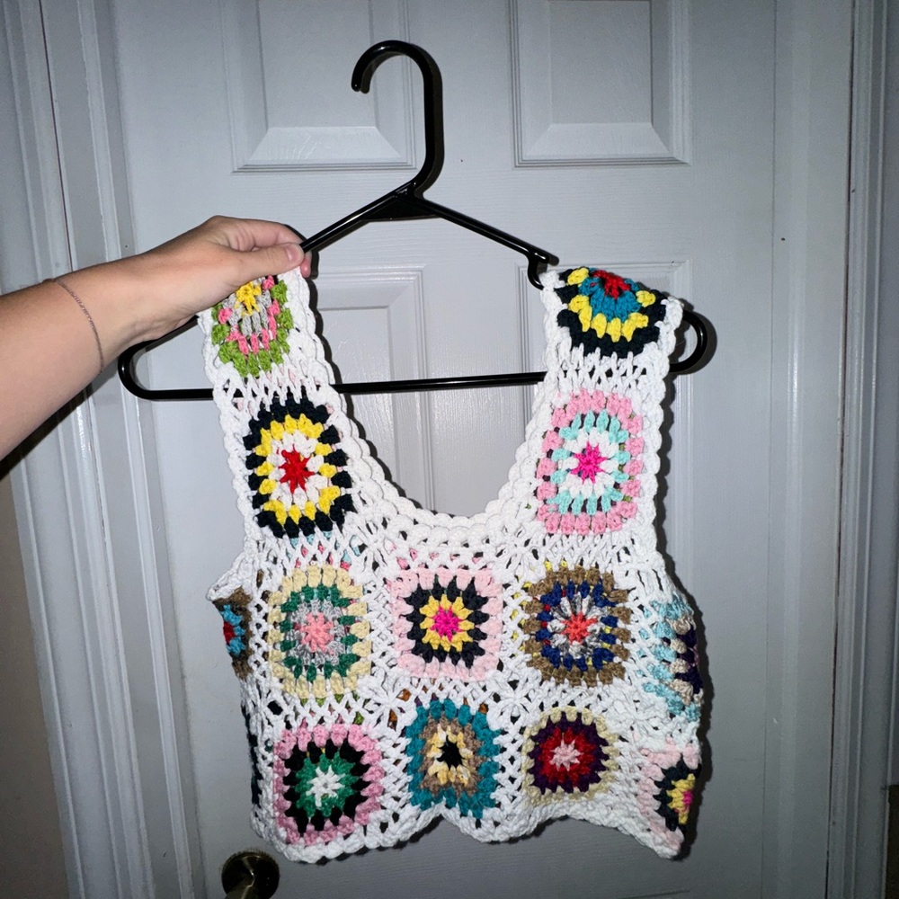 White and Pink Cropped Sleeveless Tank Top